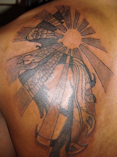 火鸟与太阳黑灰纹身图案