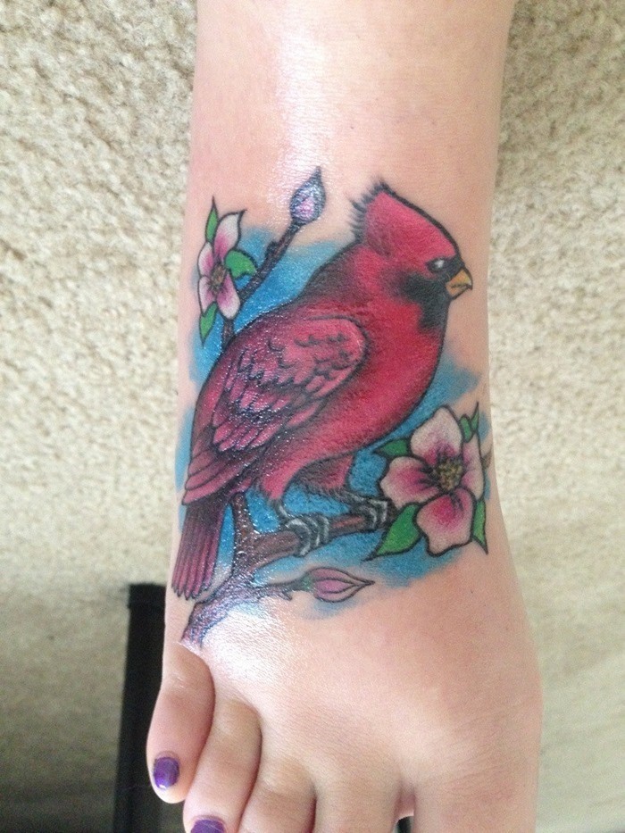 可爱的红色小鸟花朵纹身图案