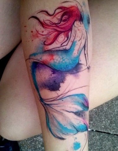 手臂美丽的水彩美人鱼纹身图案