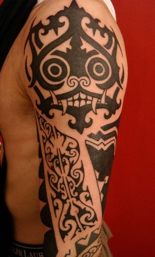 黑色的部落骷髅图腾手臂纹身图案