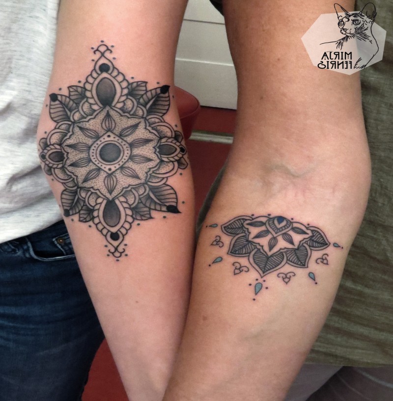 情侣小臂印度教风格黑色梵花纹身图案