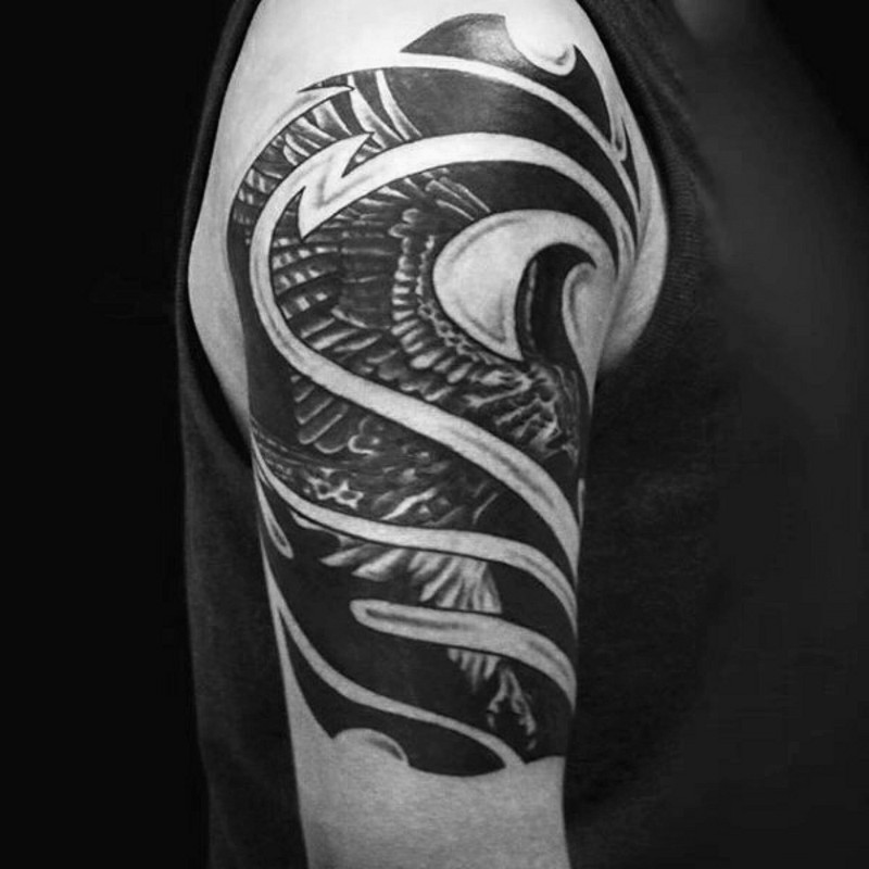 手臂惊人的黑白符号结合鸟纹身图案