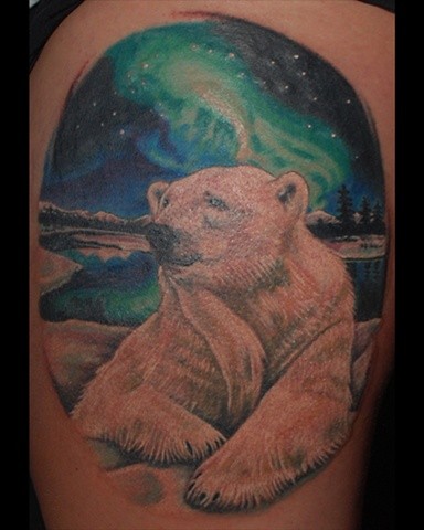 彩色北极熊与北极光纹身图案