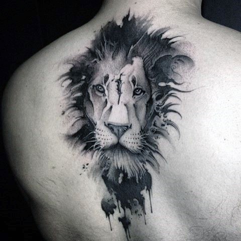 new school背部好看的黑白狮子头纹身图案