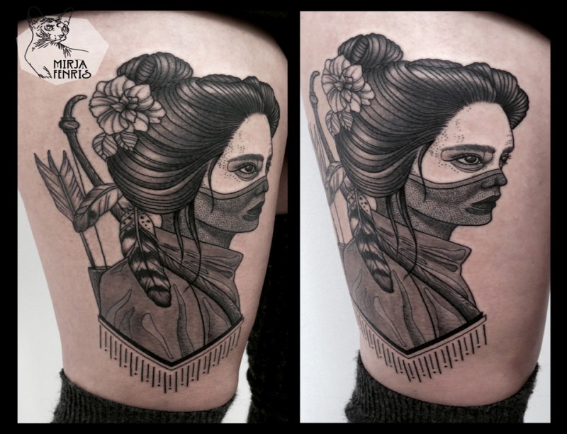 大腿黑白的亚洲女子射手纹身图案