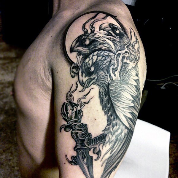 大臂手绘风格黑色的三头鹰纹身图案
