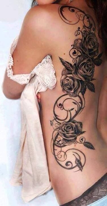 背部漂亮的黑灰玫瑰纹身图案