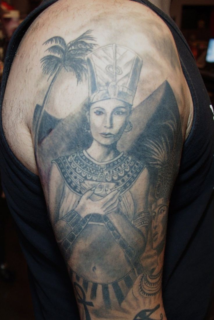 大臂美丽的埃及女王纹身图案