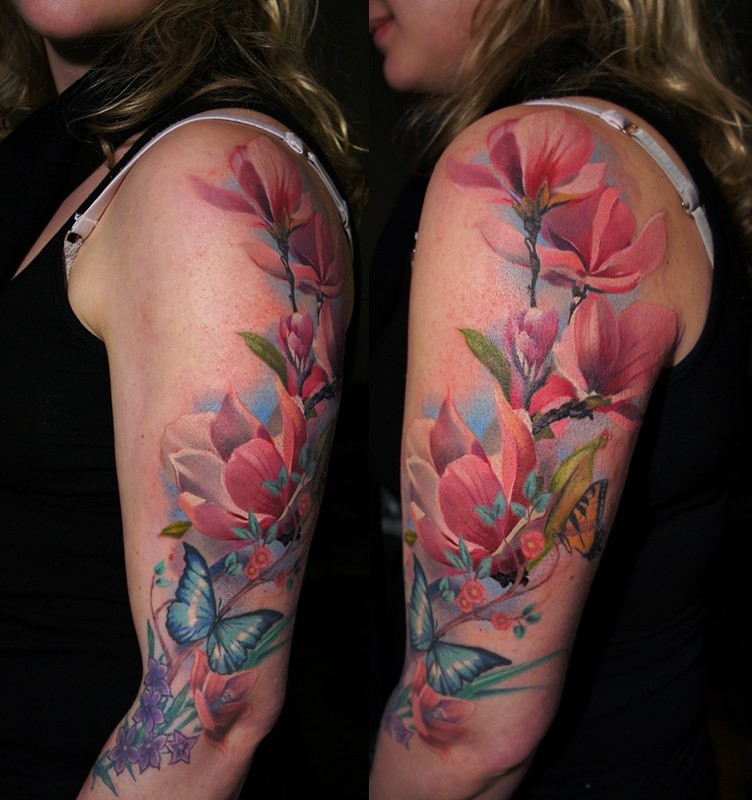 手臂new school彩色花朵和蝴蝶纹身图案