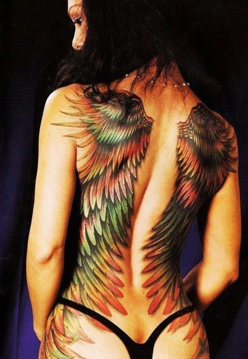 背部伟大多彩的翅膀纹身图案