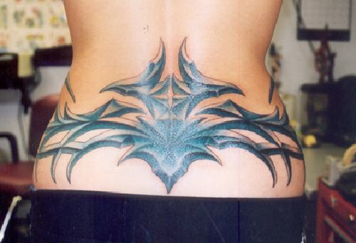 腰部个性的黑色部落标志纹身图案