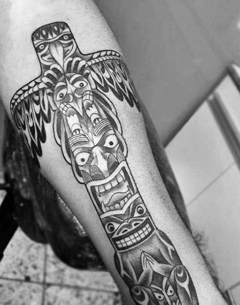手臂简单的黑色部落雕像纹身图案