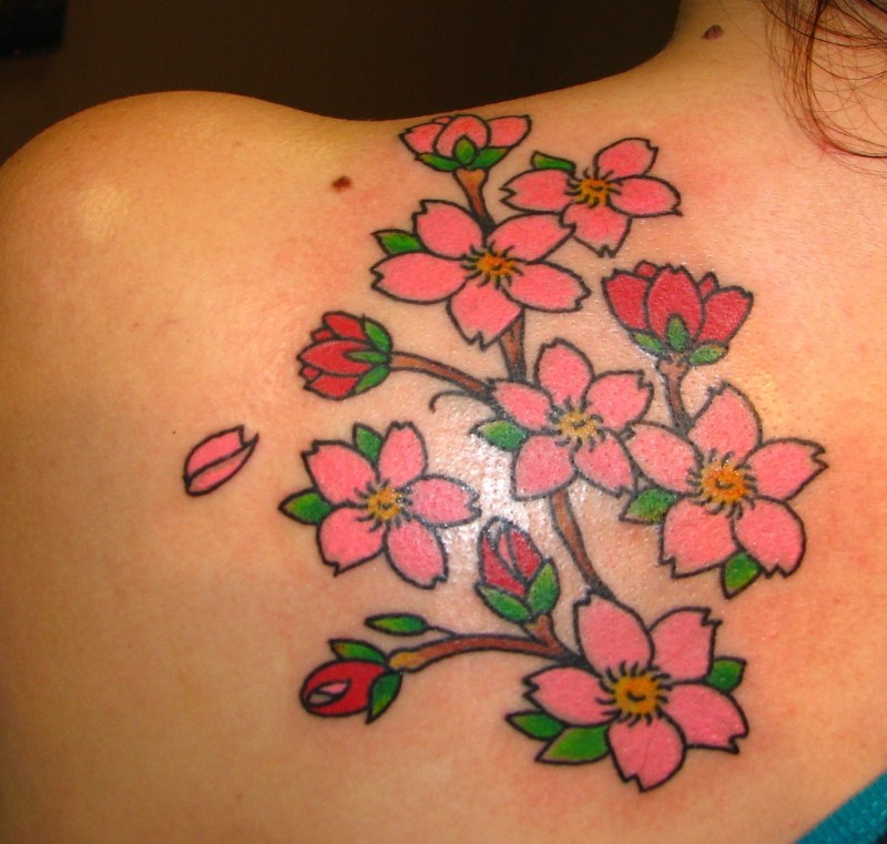 背部好看的传统粉红茉莉花纹身图案