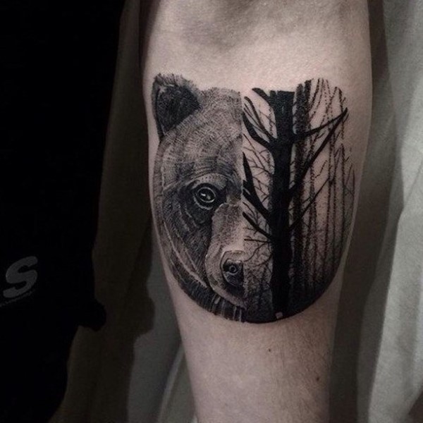 小臂点刺风格黑暗森林与熊头纹身图案