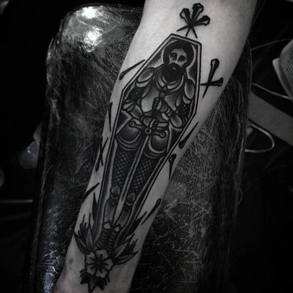 黑白中世纪骑士棺材手臂纹身图案
