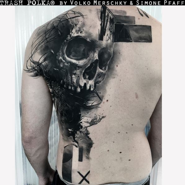 背部黑灰风格的人类骷髅几何饰品纹身图案