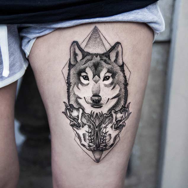大腿黑白点刺骷髅与狼头像纹身图案