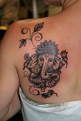 伽内什象神和藤蔓背部纹身图案