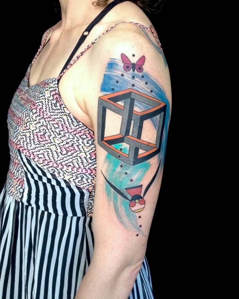 大臂蝴蝶和鸟几何式彩色纹身图案
