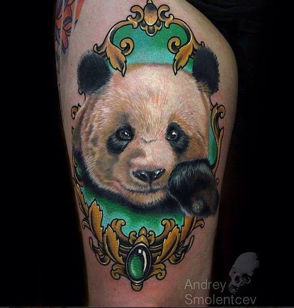 大腿写实风格彩色熊猫头像纹身图案