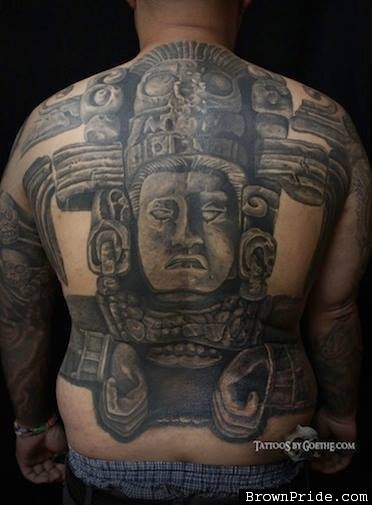 背部大型黑白部落石像纹身图案