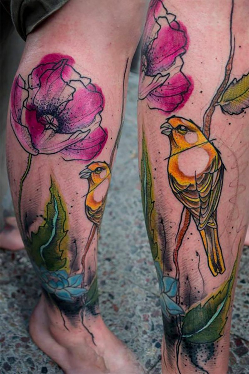 小腿水彩画风格小鸟花朵纹身图案