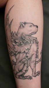 北极熊狮鹫个性纹身图案