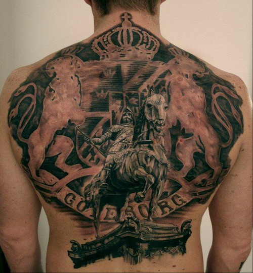背部梦幻彩绘华丽的英国战士纹身图案