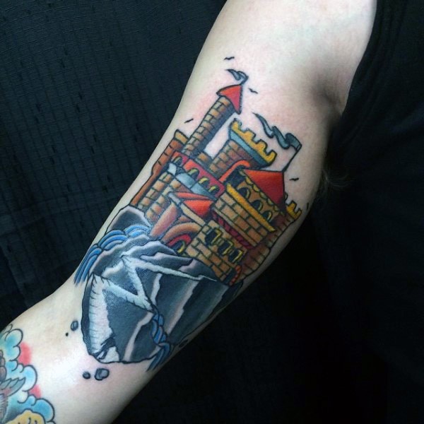 手臂五彩梦幻的城堡个性纹身图案