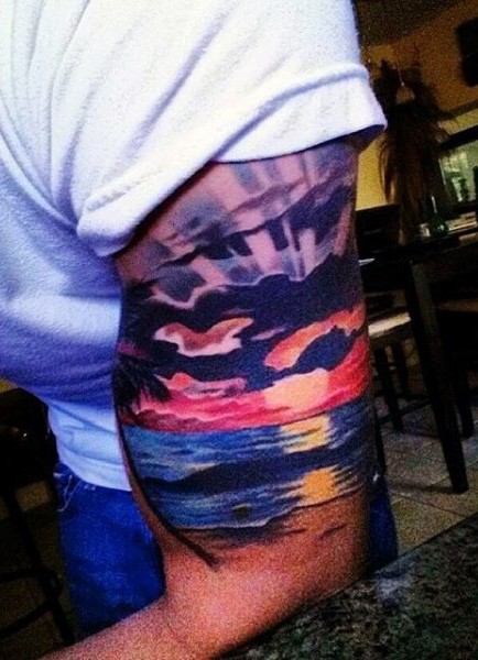 手臂彩色的海洋日落纹身图案