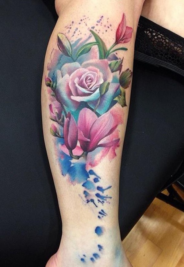 小腿经典的彩色美丽花朵纹身图案