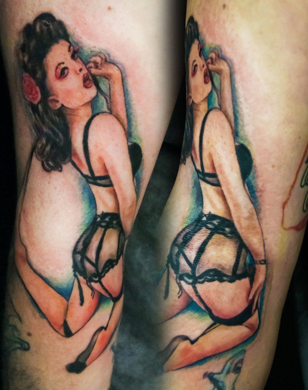 手臂写实彩绘的诱人女子纹身图案
