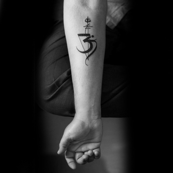 手臂亚洲黑色的神秘象征字符纹身图案