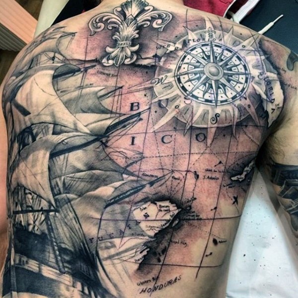惊人的世界地图与指南针和船舶满背纹身图案