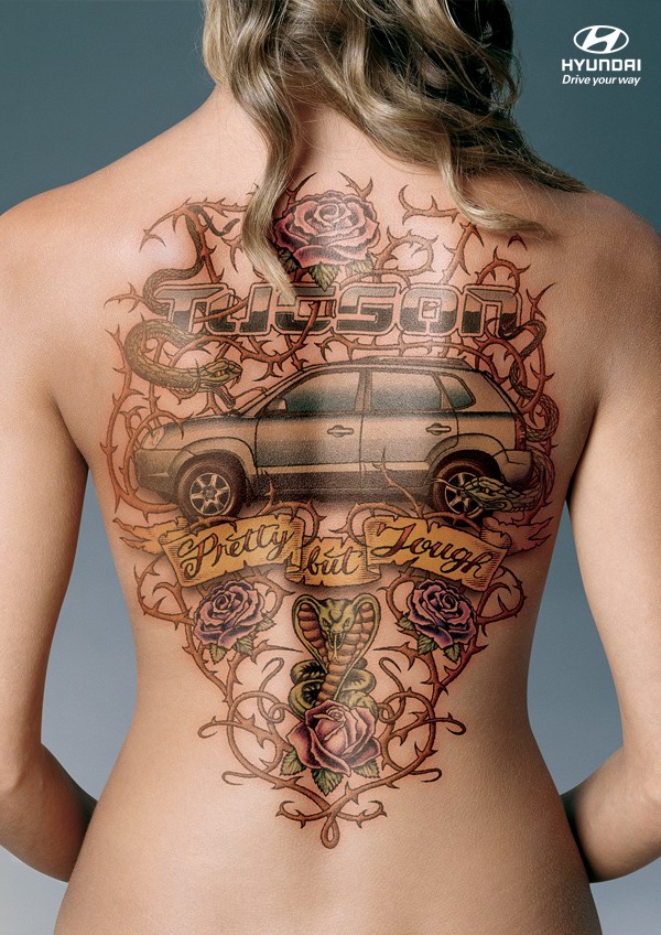 背部很酷的彩绘汽车图腾花朵纹身图案