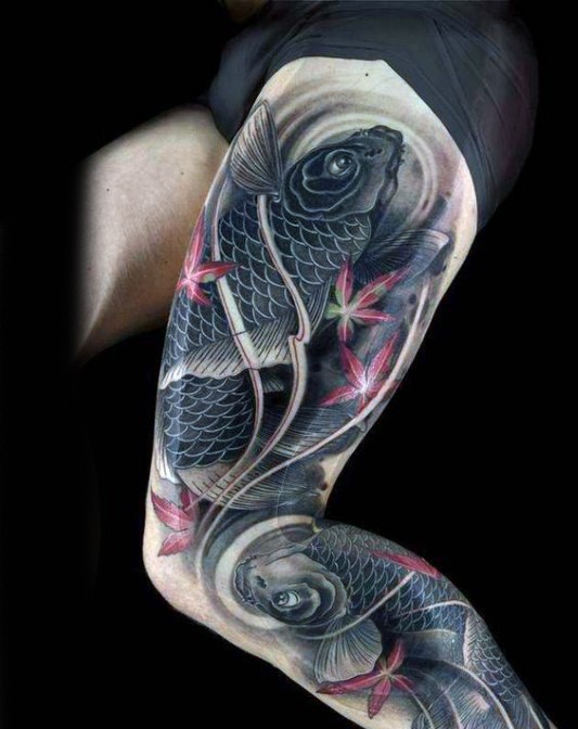 腿部亚洲风格的鲤鱼和叶子纹身图案