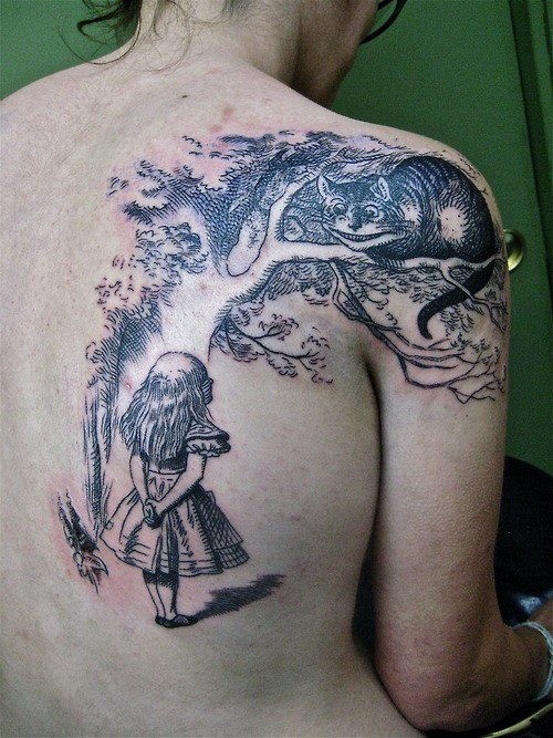 背部黑色线条童话爱丽丝仙境纹身图案