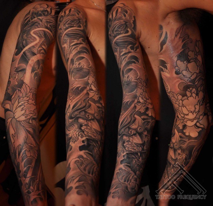 手臂亚洲风格的黑白神秘龙与花朵纹身图案