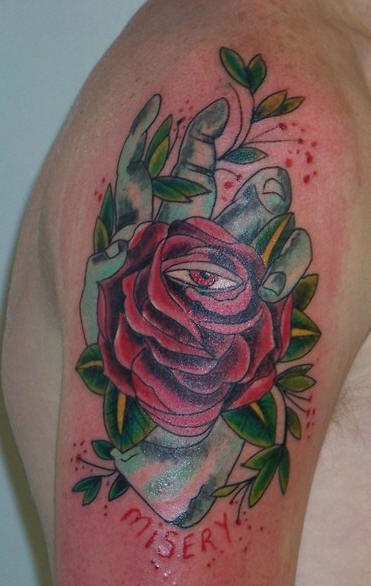 大臂玫瑰与眼睛手彩色纹身图案