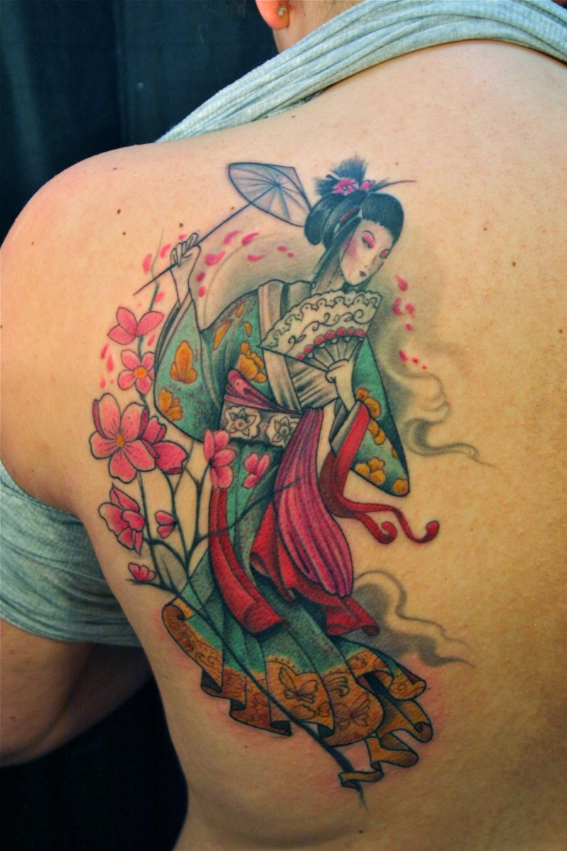 背部亚洲传统彩色可爱的已经与花朵纹身图案