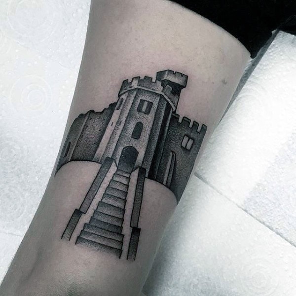 简单的点刺黑色中世纪城堡手臂纹身图案
