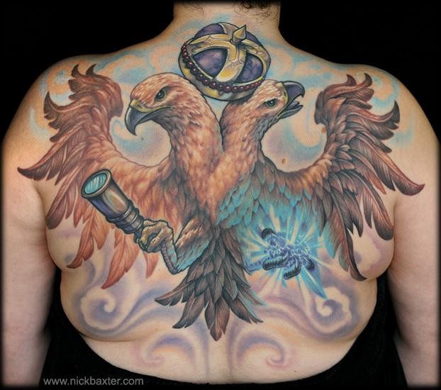 背部惊人的幻想彩色两个头部的鹰纹身图案