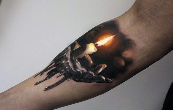 非常逼真的彩色燃烧蜡烛手臂纹身图案