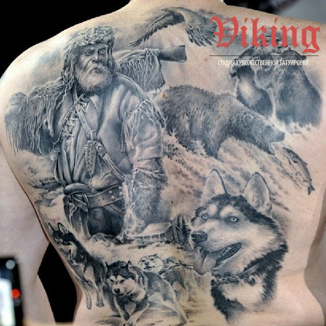 背部写实风格野生动物和猎人纹身图案