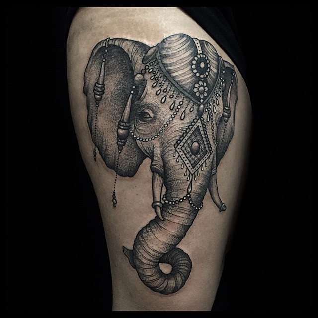 雕刻风格大腿黑色大象纹身图案