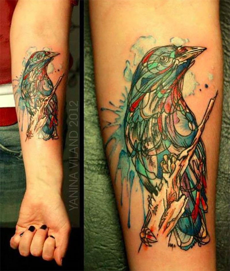 小臂水彩画风格手绘小鸟七彩纹身图案