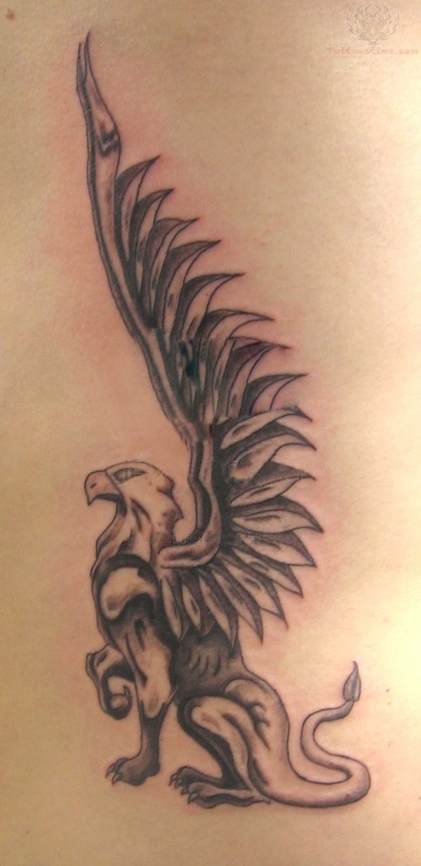 巨大的翅膀的格里芬神兽纹身图案