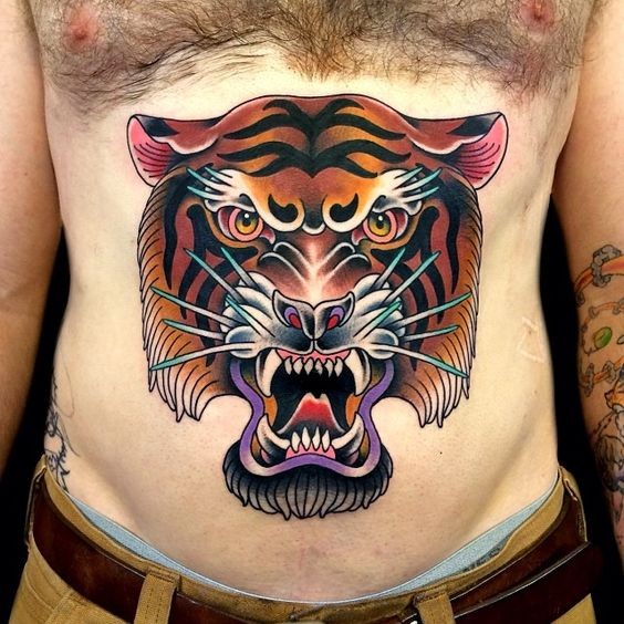 腹部亚洲式的彩色愤怒老虎纹身图案