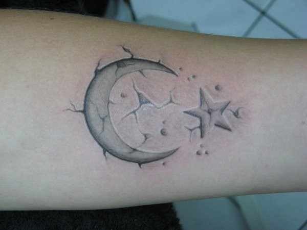 手臂上的月亮和星星3D纹身图案