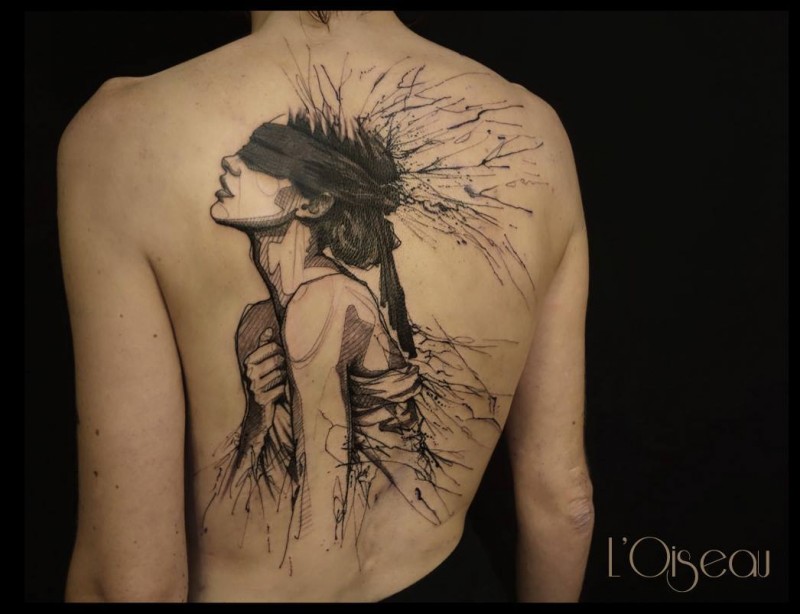 背部黑色线条难以置信的神秘女人纹身图案